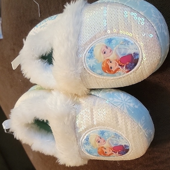 Disney's Frozen Girls Slippers - Picture 2 of 8